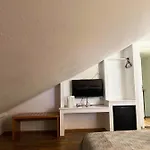 Adaleta Πανσιόν 2*