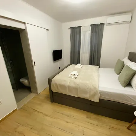 Πανσιόν Adaleta 2*