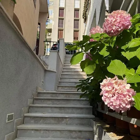 Adaleta Πανσιόν