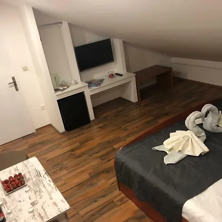 Πανσιόν Adaleta