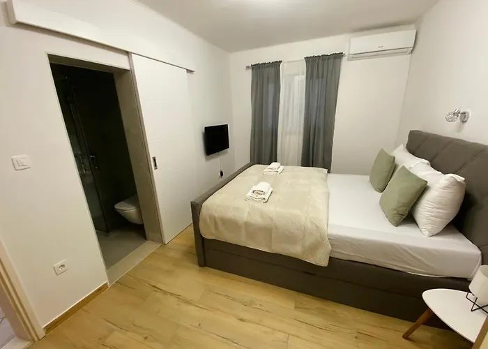 Guest house Adaleta 2*