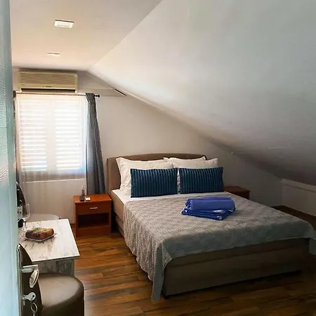 Guest house Adaleta 2*
